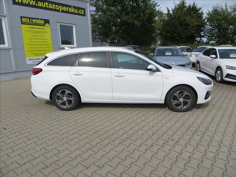 Hyundai i30 1,5 T-GDI mHEV Family Smart - fotka 10 z 28