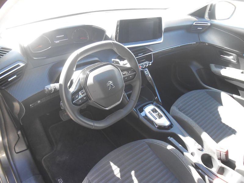 Peugeot 208 FULL LED, AUTOMAT,8 rychlostí - fotka 24 z 35