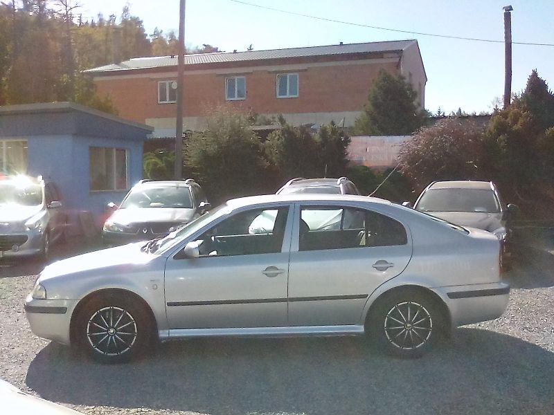 Škoda Octavia (2003) 2.0i , jede dobře - fotka 9 z 28