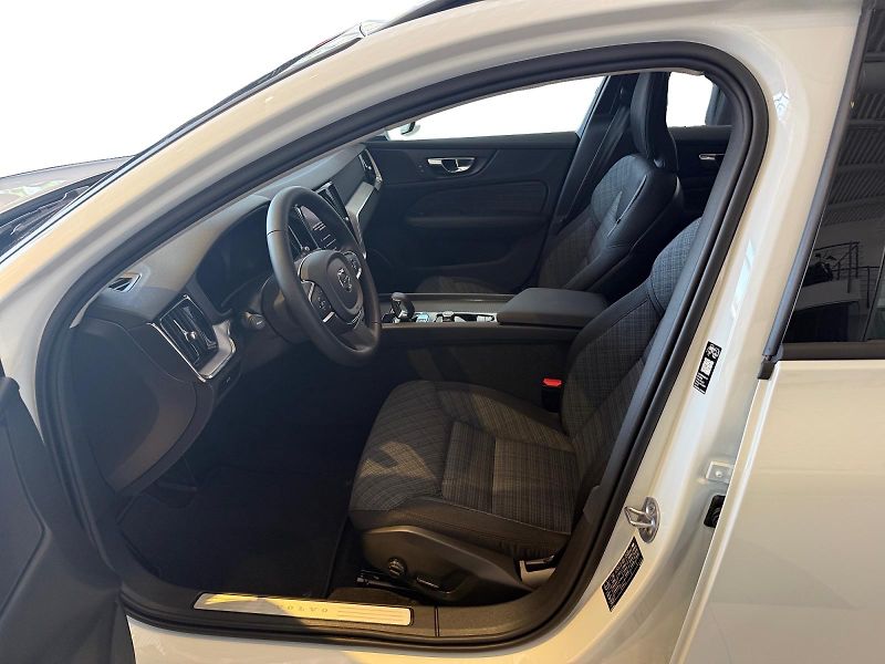 Volvo V60 (2026) V60 B4 CORE - fotka 10 z 14