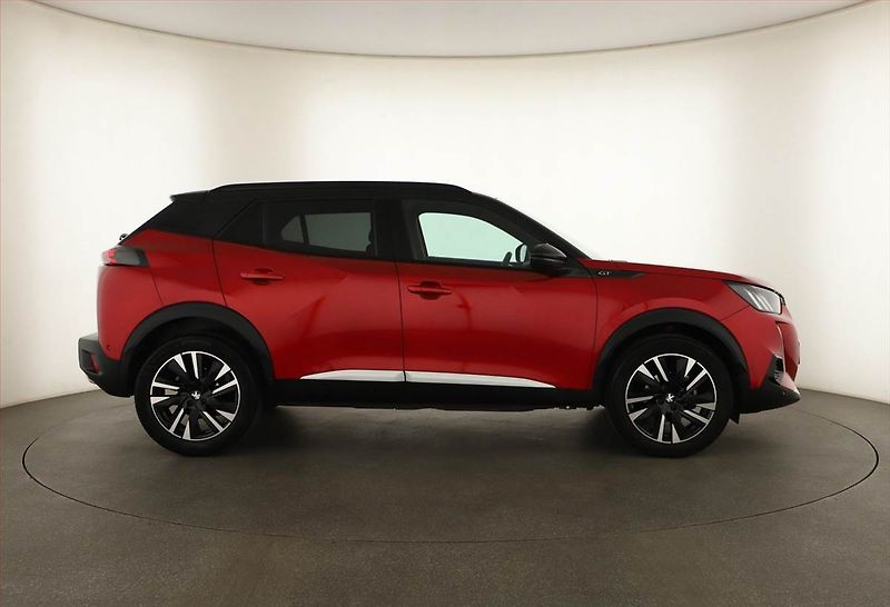 Peugeot 2008 (2021) GT 1.2 PureTech, Automat - fotka 6 z 15