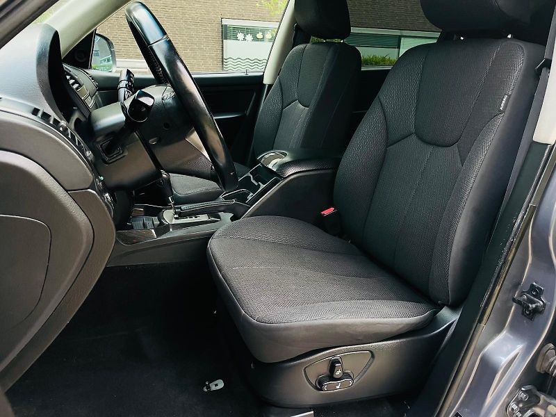 SsangYong Rexton 2.0TD 4x4 AUTOMAT TAŽNÉ VÝHŘEV - fotka 33 z 51