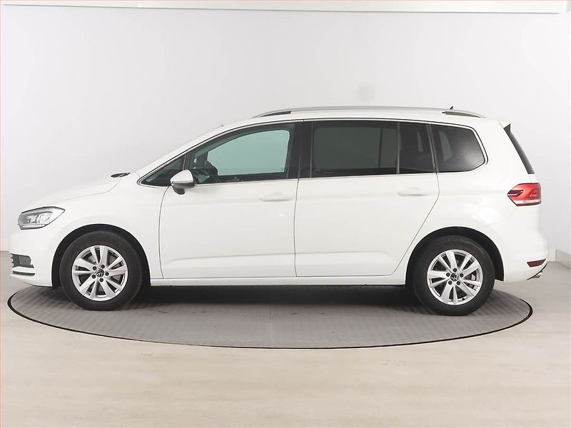 Volkswagen Touran (2023) 2.0 TDI - fotka 3 z 16