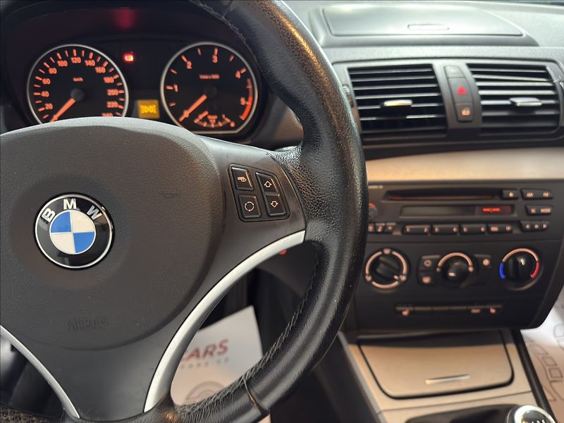 BMW Řada 1 2,0   D 105 kW ZADNÍ ČIDLA - fotka 8 z 19