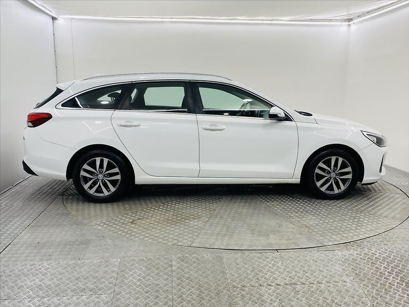 Hyundai i30 1,6 CRDi 81 kW Navi - fotka 23 z 24