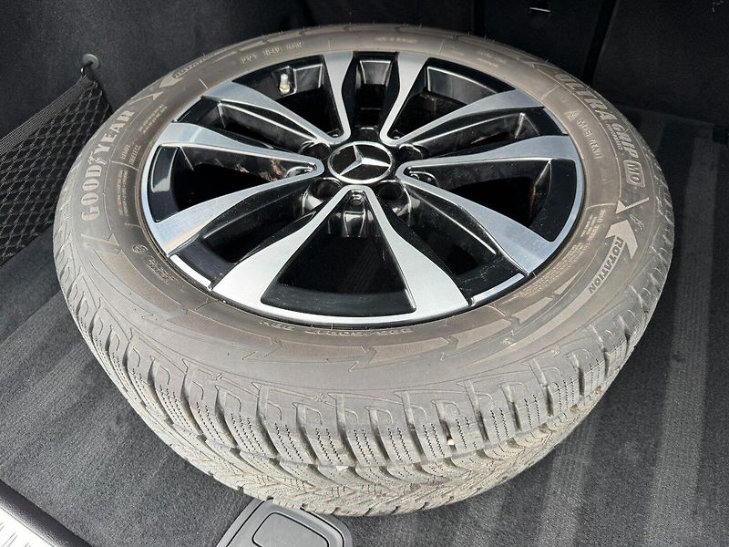 Mercedes-Benz Třídy C (2022) 220d AMG Ad.LED Navi Kamera - fotka 47 z 50