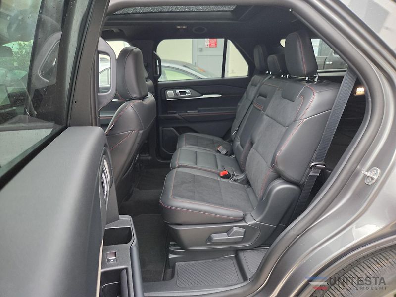 Ford Explorer (2026) 2026 Explorer ST 4x4 - fotka 8 z 15