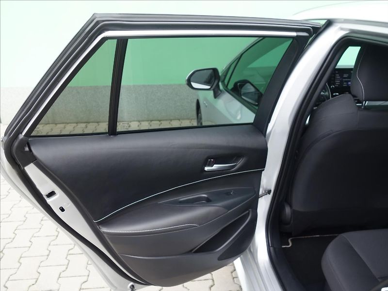 Toyota Corolla 2,0 STYLE TOURING SPORTS - fotka 29 z 44