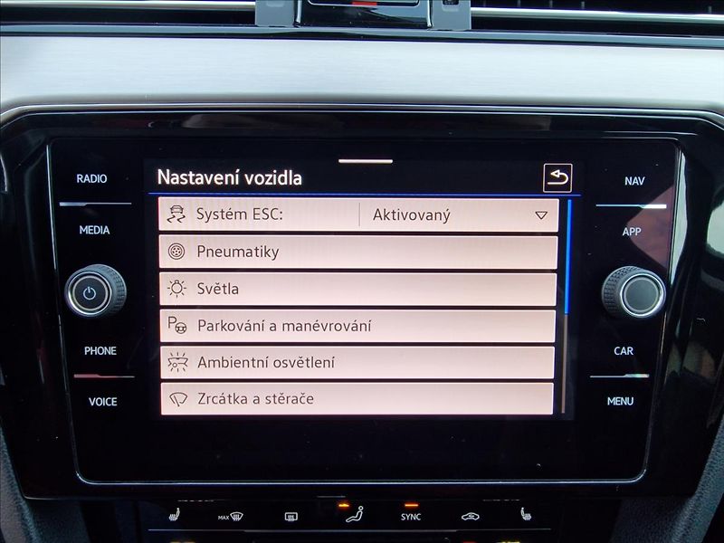 Volkswagen Passat 2.0TDI 147kW 4MOTION DSG Eleg - fotka 29 z 50