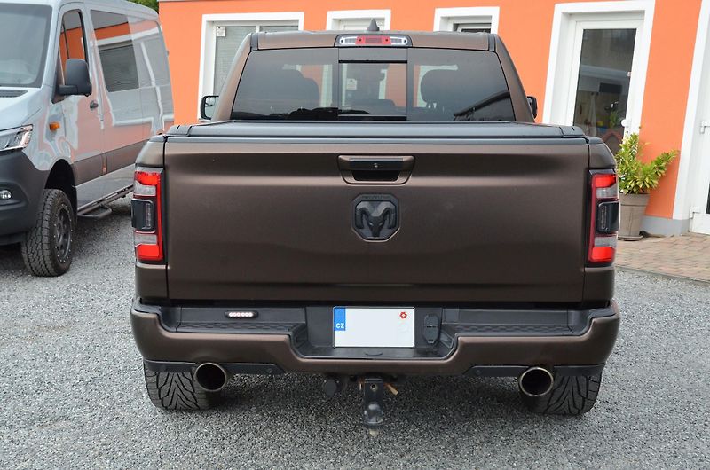 Dodge RAM (2022) 1500 BIGHORN 5.7 V8 HEMI 4x4  - fotka 5 z 51