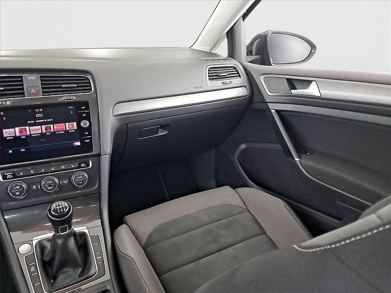 Volkswagen Golf (2020) 2.0 TDI, Navi, Tempomat - fotka 8 z 20