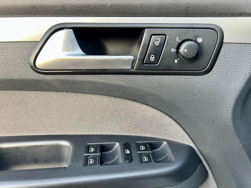 Volkswagen Touran (2012) 1.6 TDI 77 kW DSG - fotka 18 z 19
