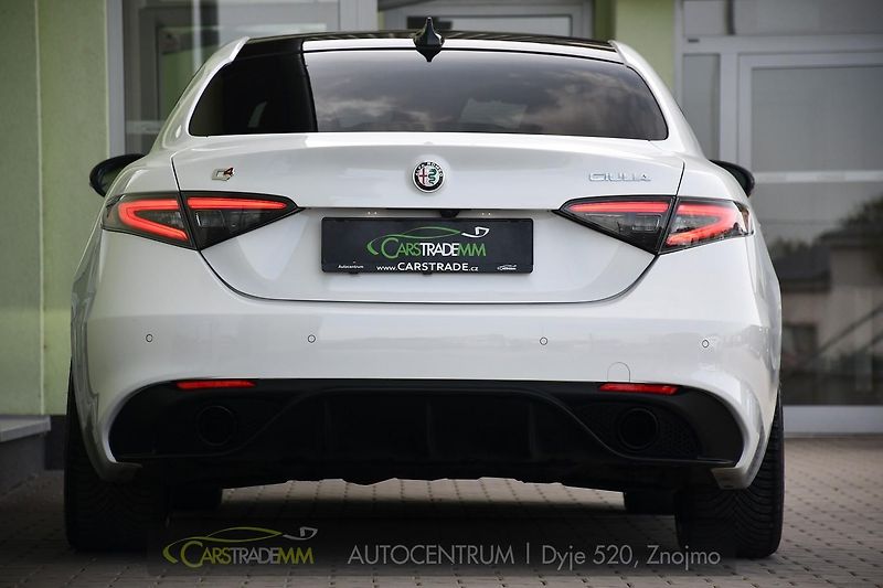 Alfa Romeo Giulia 2.0T 16V 206kW VELOCE AT8 Q4 - fotka 4 z 49