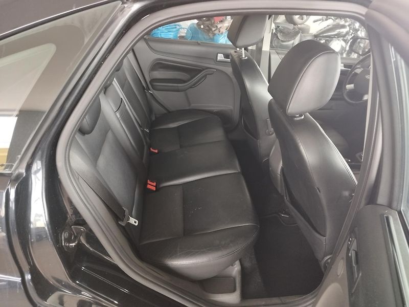 Ford Focus (2006) 2,0i,107KW,AUTOMAT,XEN,ALU,NAV - fotka 11 z 36