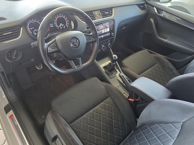 Škoda Octavia Combi 2,0 TDi 135 kW RS - fotka 6 z 23