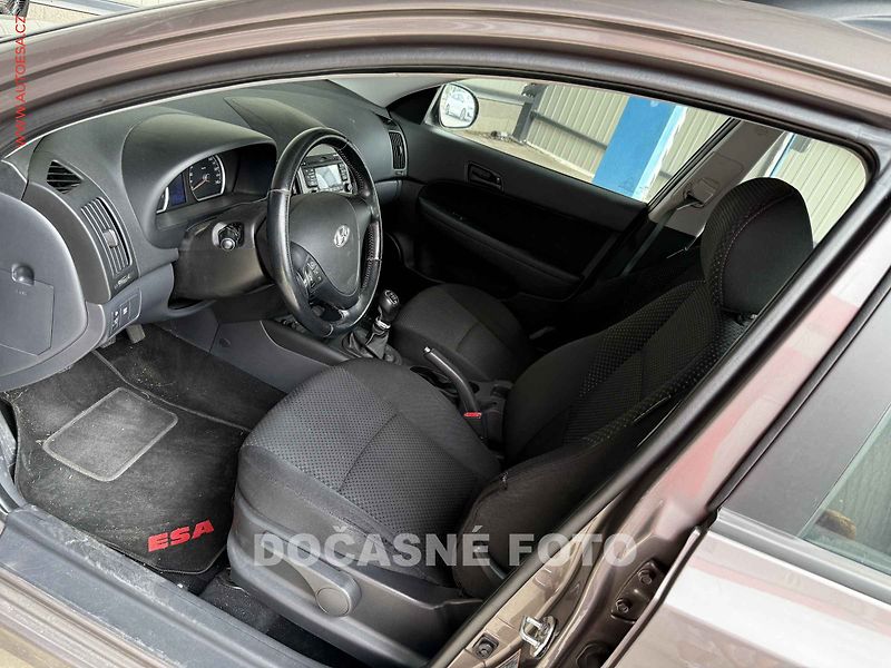 Hyundai i30 (2011) 1.6 CRDi, autoAC - fotka 3 z 3