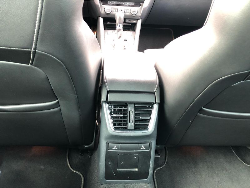 Škoda Octavia Combi 2,0 TDI RS - fotka 22 z 30