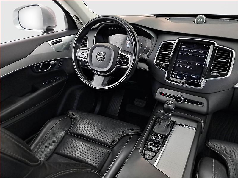 Volvo XC90 (2015) D5 AWD - fotka 7 z 29
