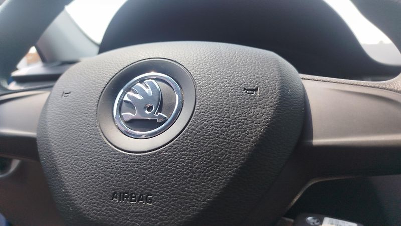 Škoda Rapid (2014) 1.2 TSi  top stav  - fotka 15 z 27