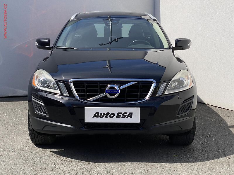 Volvo XC60 (2012) 2.4 D3 AWD, Summum, AT, +ALU - fotka 2 z 19