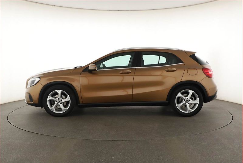 Mercedes-Benz GLA (2017) Style 200, Kůže, Tempomat - fotka 3 z 20