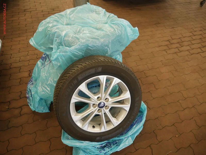 Ford Kuga (2019) 2.0 TDCI 4x4, 2.maj,ČR, AC - fotka 17 z 17