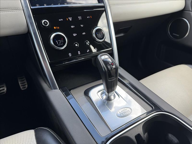 Land Rover Discovery Sport 2,0 D180 R-Dynamic HSE ČR DPH - fotka 26 z 39