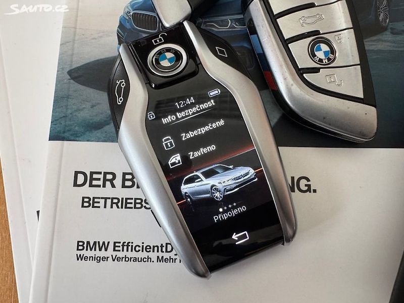 BMW Řada 5 (2017) 520d xdrive Sportline kombi - fotka 45 z 50