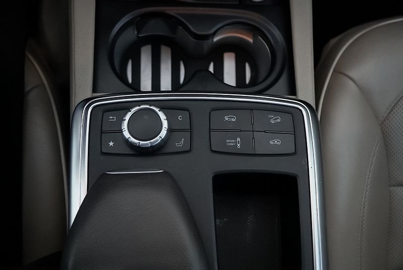 Mercedes-Benz Třídy M 350 CDi 4MATIC AMG - fotka 32 z 45