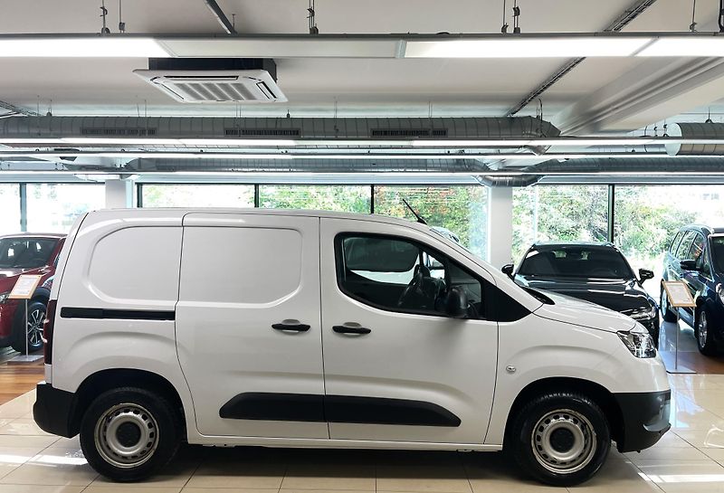 Toyota ProAce City 1.5 D-4D 100 Active SWB, ČR - fotka 7 z 22