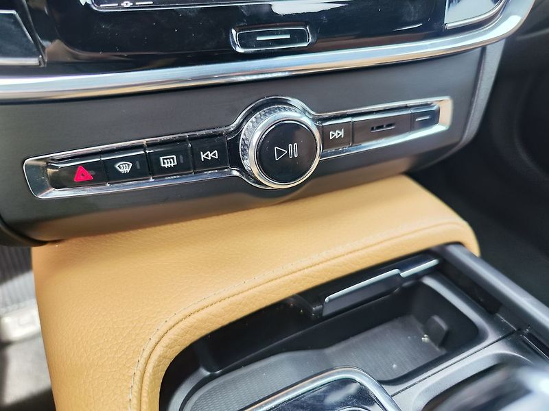 Volvo V90 D3 2.0/110kW Momentum AT - fotka 24 z 32