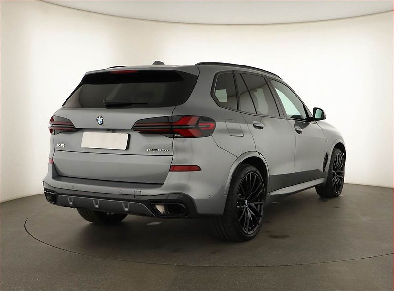 BMW X5 (2025) xDrive30d, M Paket, Vzduch - fotka 5 z 22
