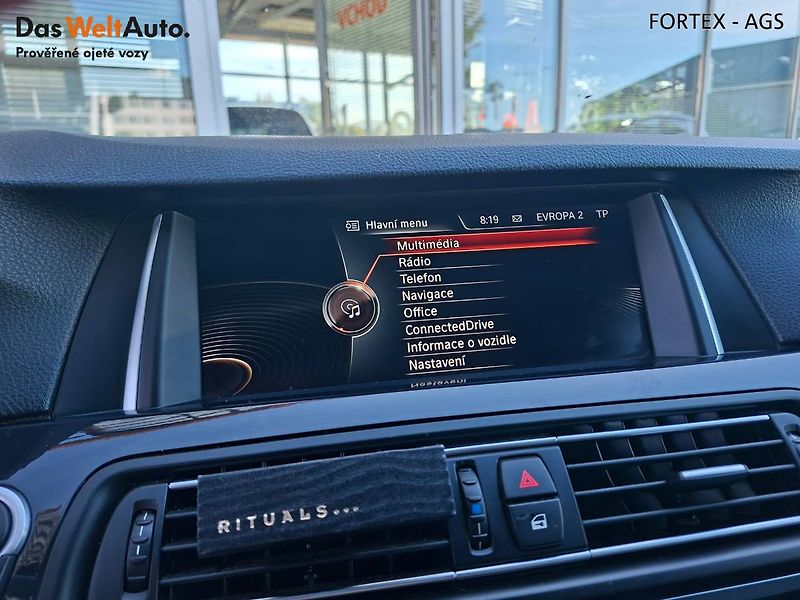BMW Řada 5 (2015) 535D XDRIVE,230kW - fotka 26 z 33