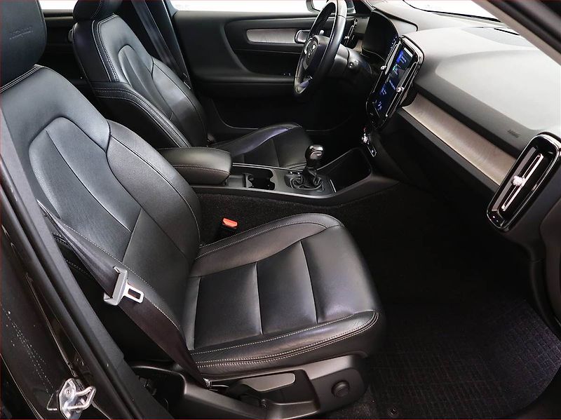Volvo XC40 (2019) Inscription D3 - fotka 9 z 15