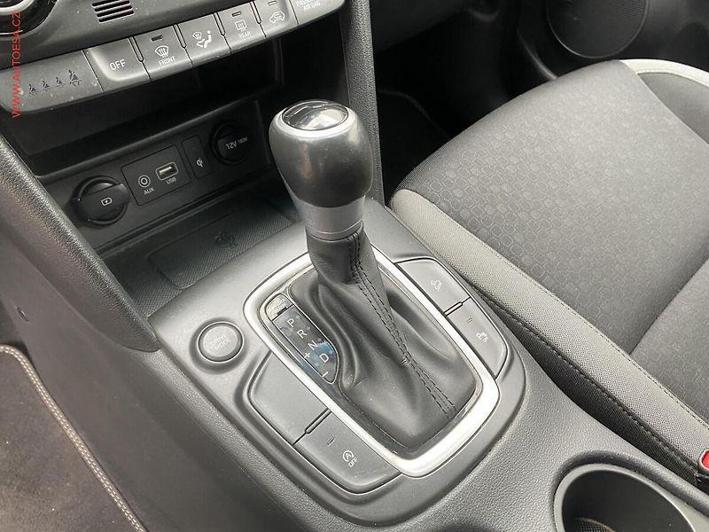 Hyundai Kona (2020) 1.6 CRDi, AT, navi, kamera - fotka 16 z 19