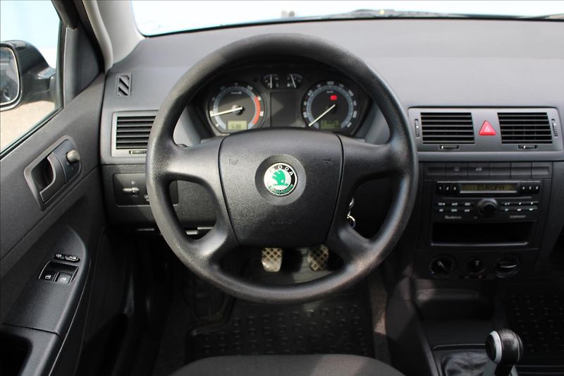 Škoda Fabia 1,4 16V  KLIMATIZACE,TAŽNÉ - fotka 10 z 21