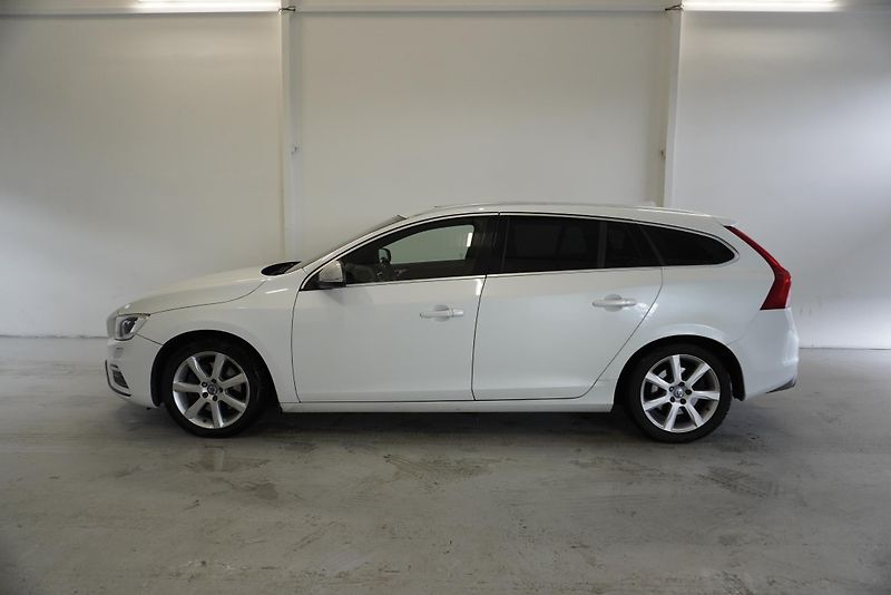 Volvo V60 2.0 T6  AWD R-DESIGN AUTOMAT - fotka 5 z 33