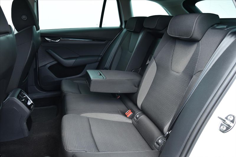 Škoda Octavia 1.5 TSI 110kW LED AMBITION+ ČR - fotka 11 z 28