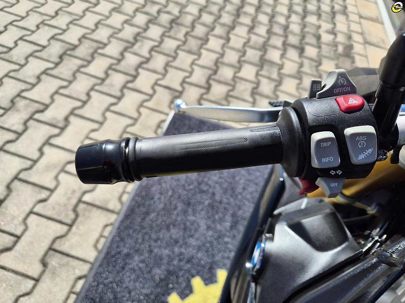 BMW S 1000 R (2016) - fotka 16 z 19