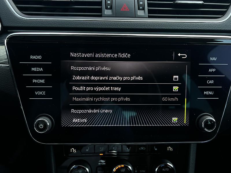 Škoda Superb 1.5TSI DSG Style 1.Maj DPH TZ - fotka 20 z 26