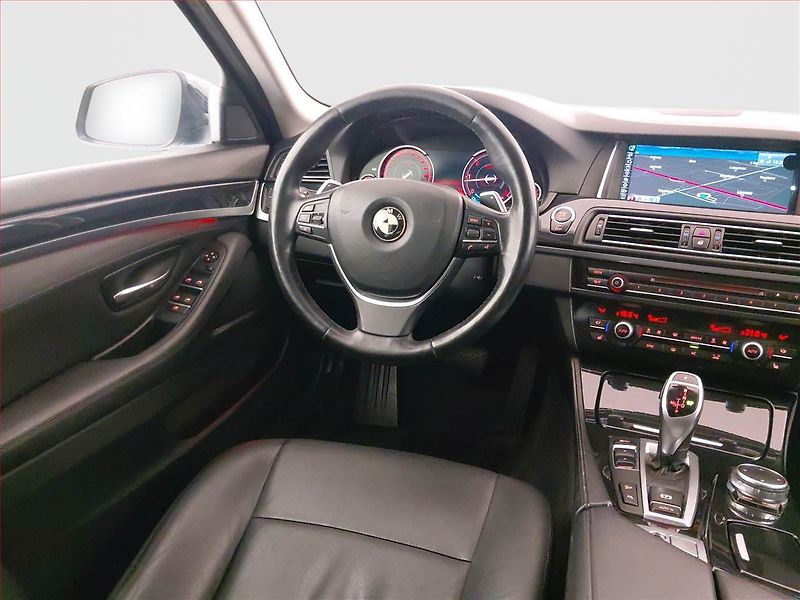 BMW Řada 5 (2015) 525d xDrive, 4X4, Automat - fotka 7 z 25