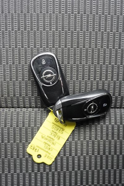 Opel Insignia 2,0 CDTI 125 kW SPORT AUTOMAT - fotka 29 z 29