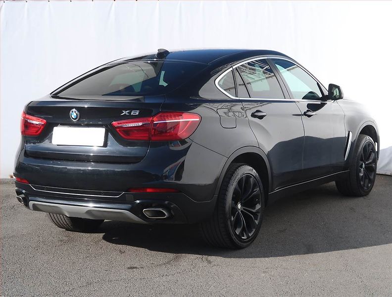 BMW X6 (2015) xDrive40d - fotka 5 z 21
