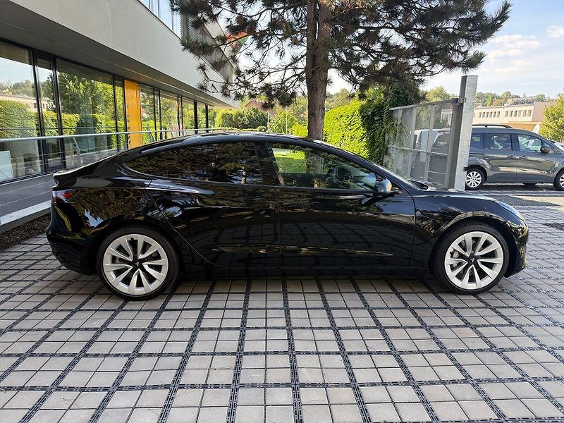 Tesla Model 3 Long Range AWD - fotka 37 z 38