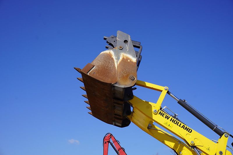 New Holland (2021) B 115 C backhoe loader - fotka 23 z 30