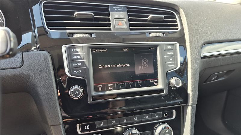 Volkswagen Golf 1,6 TDi 81 Kw Highline kůže - fotka 10 z 22