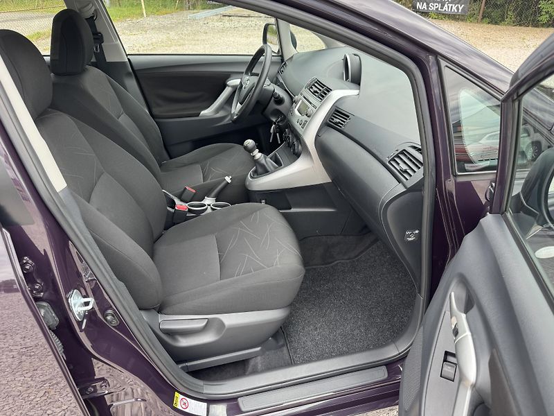 Toyota Verso (2010) 1.6VVTi,rezervace - fotka 28 z 39