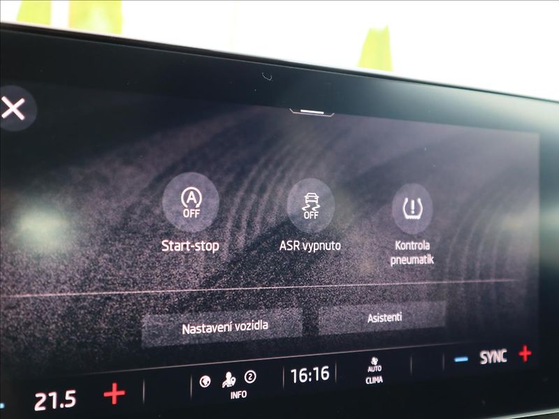 Škoda Octavia 1,5 TSi 110kW Selection ParkPi - fotka 28 z 38