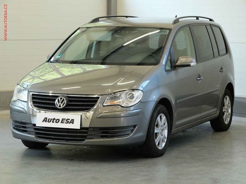 Volkswagen Touran (2008) 1.6i - fotka 3 z 22