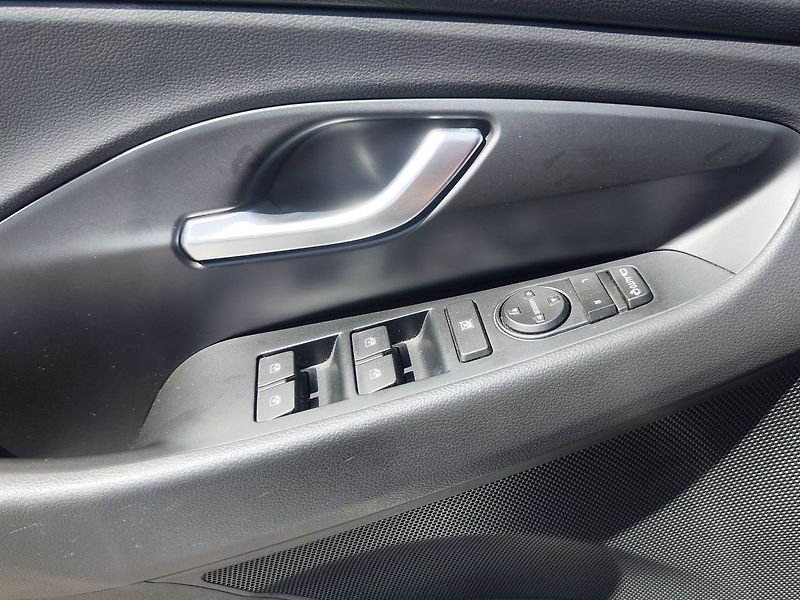Hyundai i30 1.5 T-GDI/117kW Smart - fotka 30 z 34
